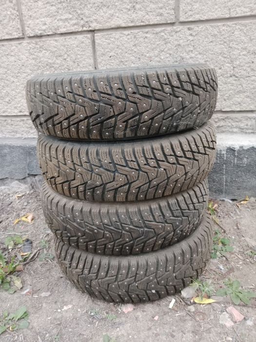 Продам зимнюю резину.