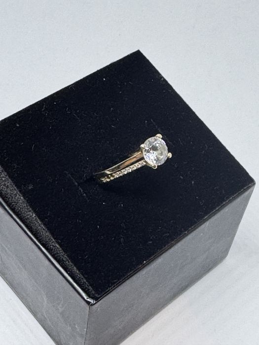 златен дамски пръстен 2.56гр 14к 585