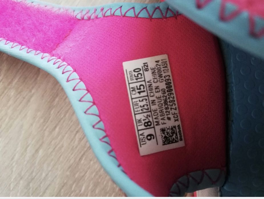 Детские сандалии Reebok.