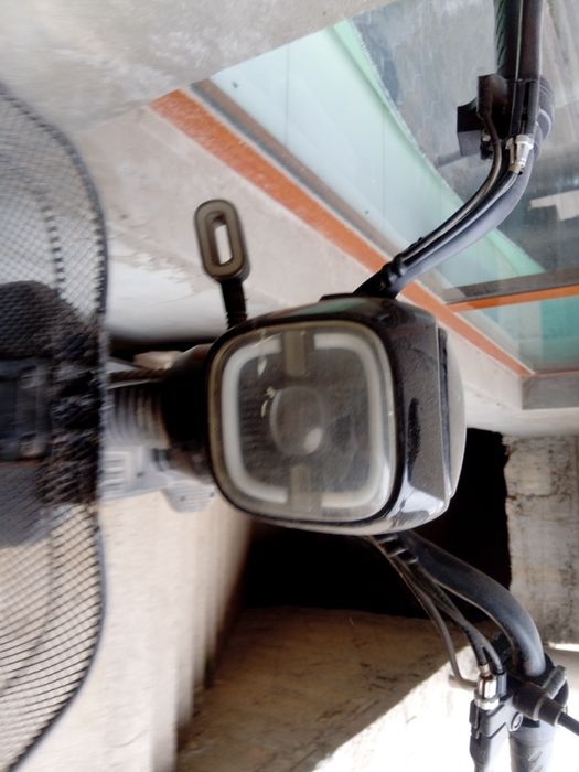 Skuter sotiladi aybi kanoti singan  akumlyatorini ugirlashgan