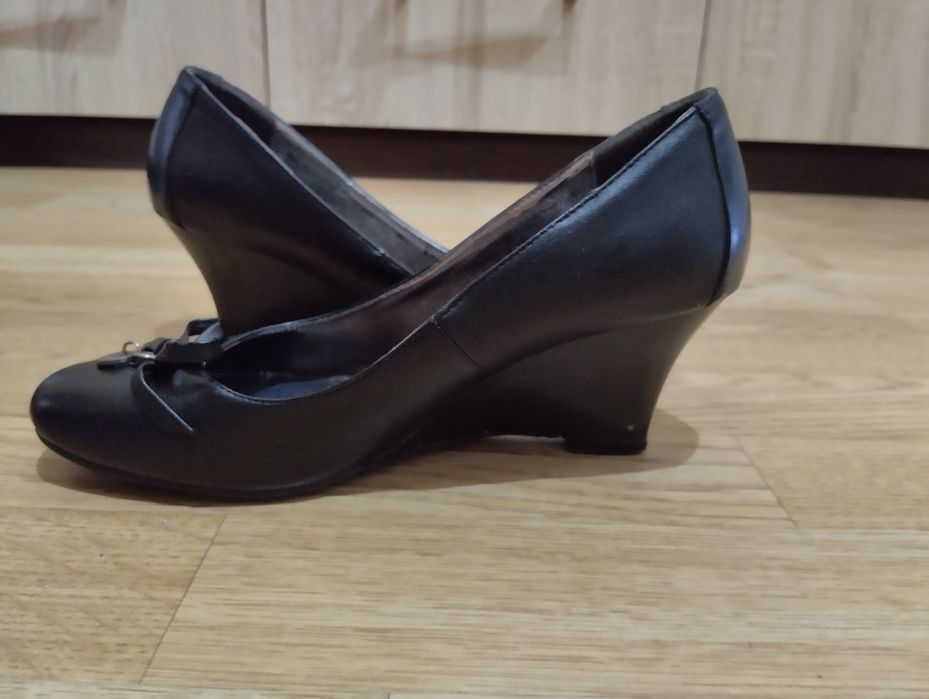 продам женские туфли