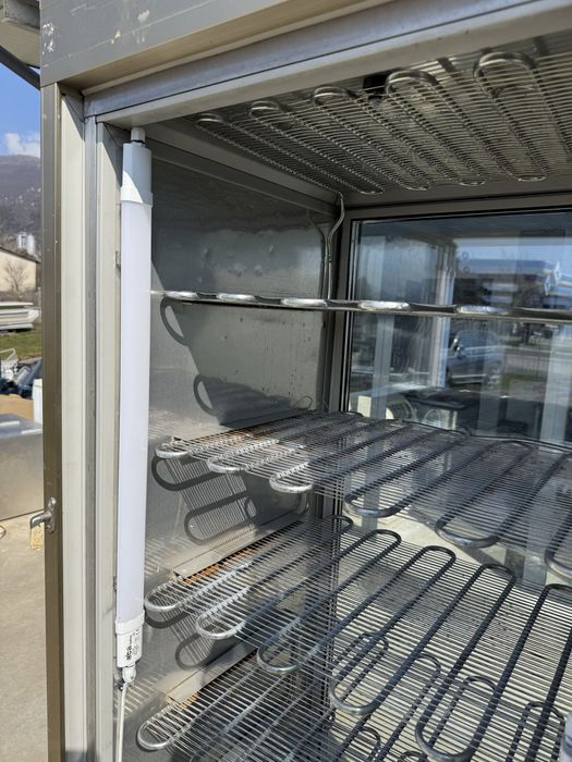 Минусова хладилна витрина