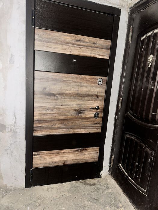 Сырткы есик сатылады