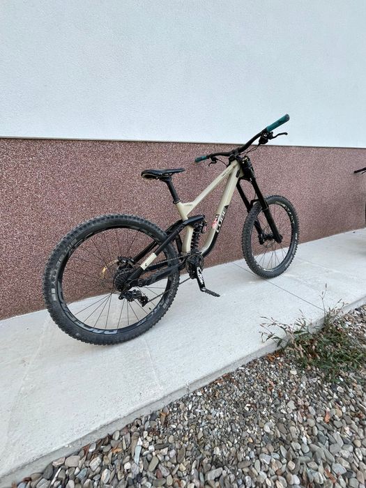 Vând Cube Downhill
