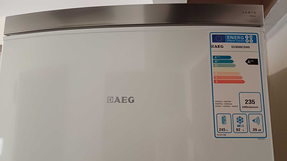 Хладилник AEG, с фризер, 2015г.