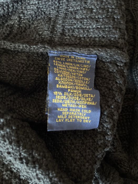 Рокля с дължина до коляното.