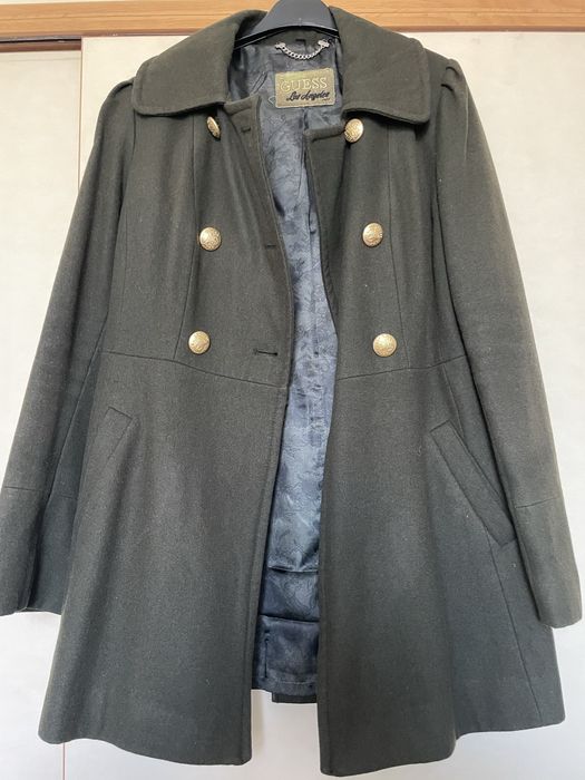 Дамско палто на марката Guess