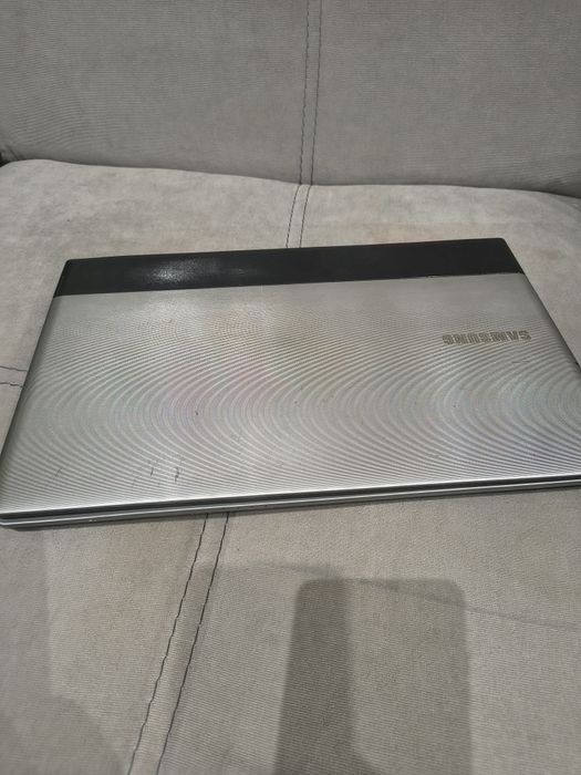 Лаптоп samsung np300e5x