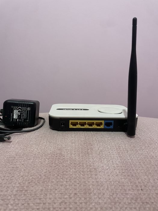 Продавам Рутер TP-Link TL-WR340G с Адаптер