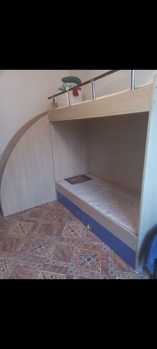 Двуряруной кровать