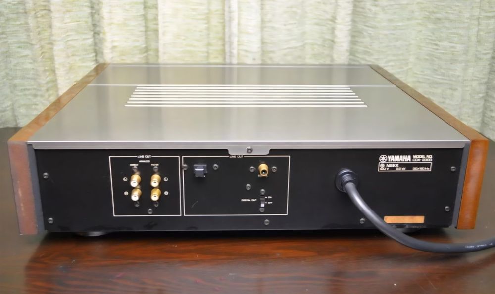 YAMAHA CDX-2000 Проигрыватель CD