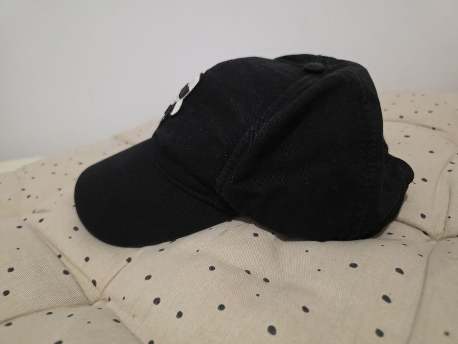 Като НОВА шапка с козирка Karl Lagerfeld