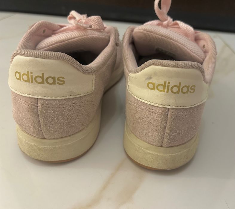 Adidas розови обувки