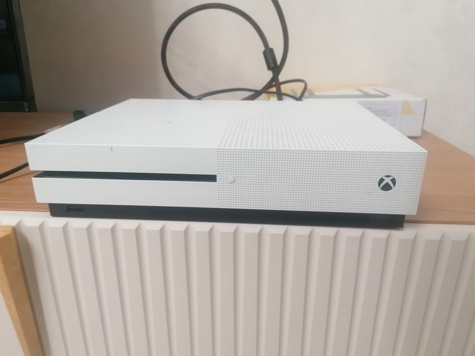 Продам игровую приставку