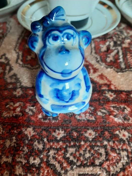 Статуэтки из оникса и форфора