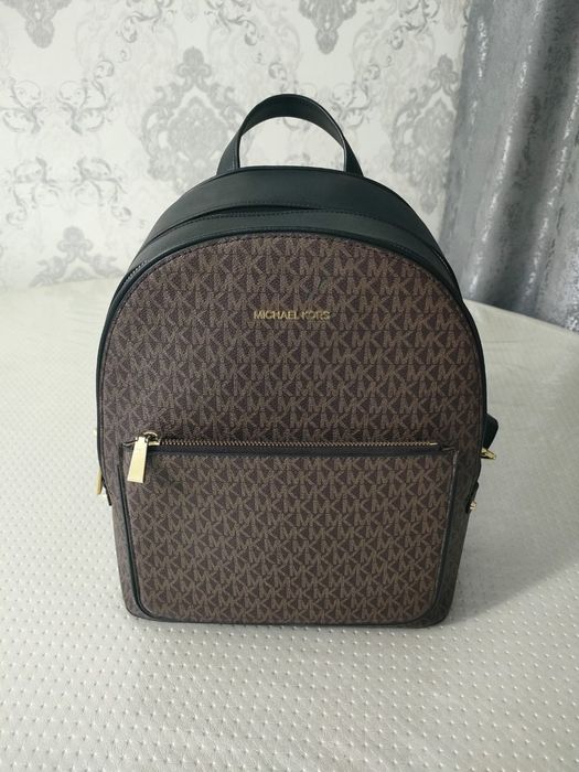 Продам рюкзак 2000тг