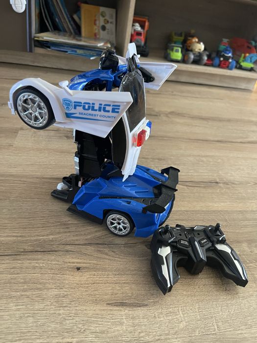 Masina de politie transformabila in robot
