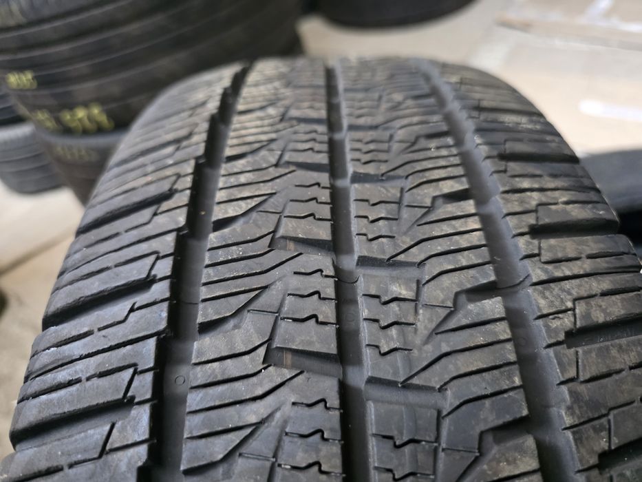2бр Всесезонни гуми за Бус 215 65 16С - Continental