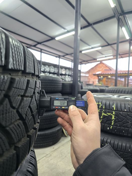 4 Броя 235/60/18 Dunlop 2x7,6mm 2x7mm