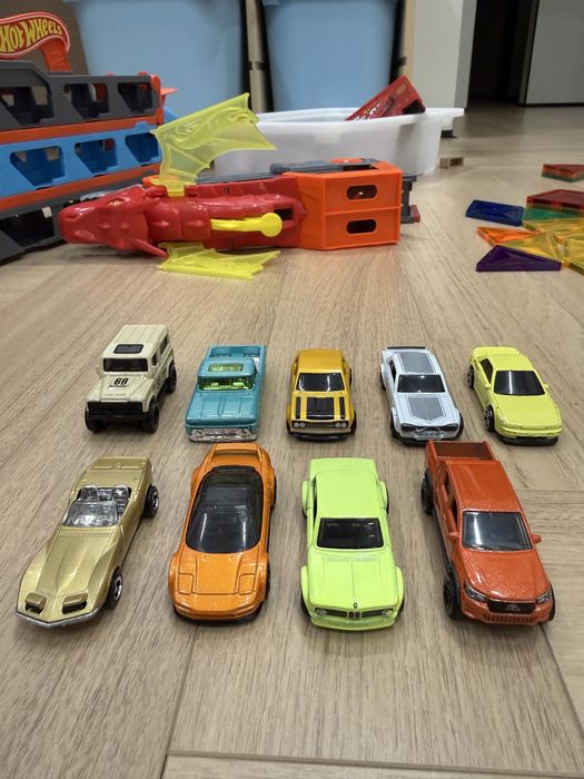 Продам машинки оригинал hot wheels