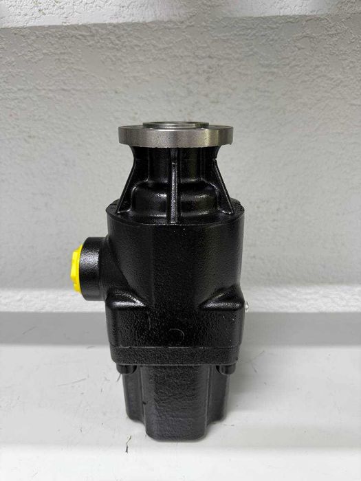 Аксиально-поршневой насос с наклонной шайбой UNI 46-52-60 литров