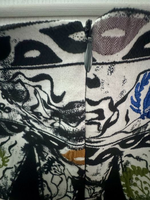 ЕЛЕГАНТНА пола тип молив