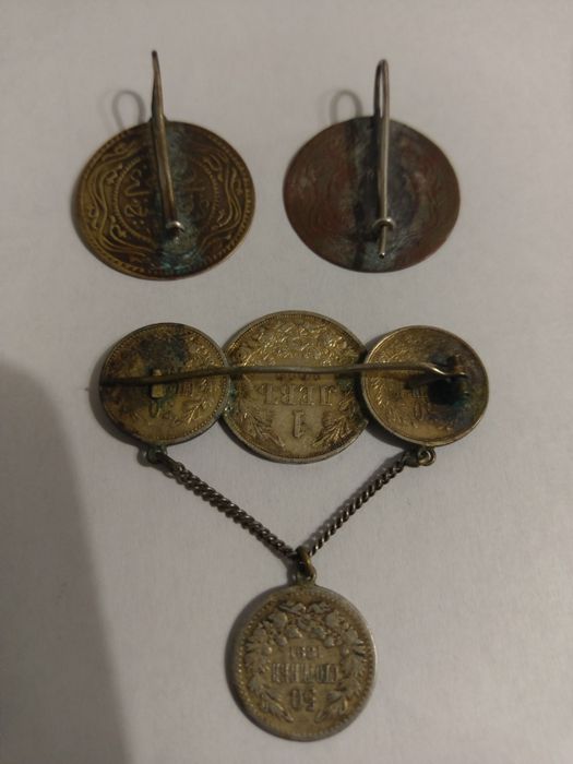Старобългарски обеци . Старинен орден от монети