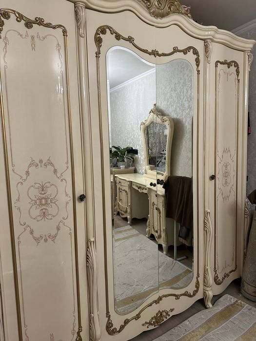 Продам спальный гарнитур