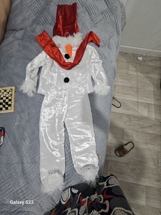 Продам костюм  снеговика