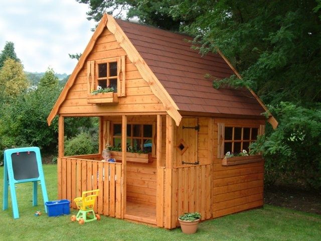 Vând și construiesc căsuțe din lemn