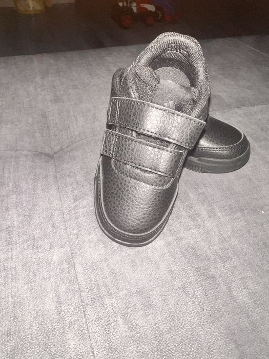Incaltaminte  noi Adidas marimea 23