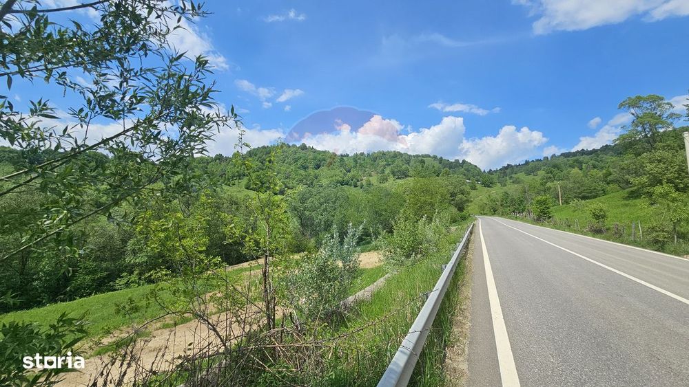 Teren de vanzare cu vedere la Ceahlău și Lacul Bicaz