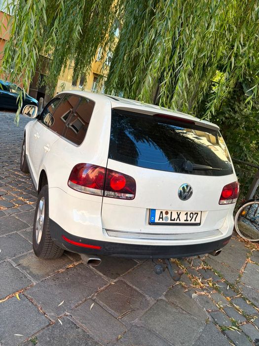 Vând VW Touareg 3.0 TDI, o mașină spațioasă, confortabilă și foarte bine întreținută.