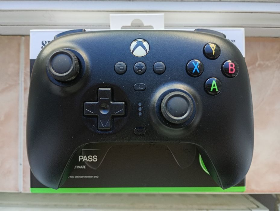 8BitDo Controller Ultimate Wired for Xbox Hall Effect