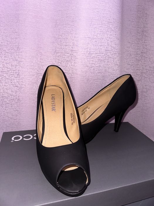 Pantofi negri cu toc scurt