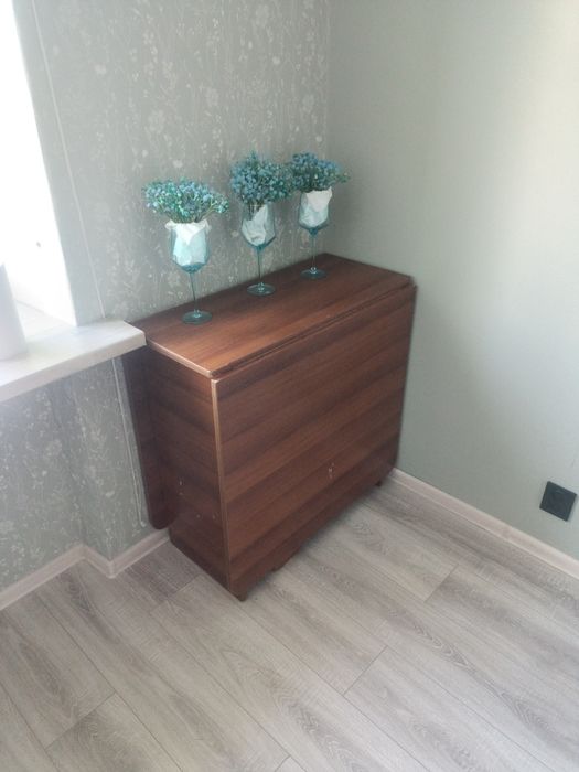 Продам стол книжка