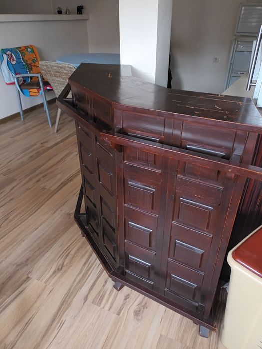 Комплект ъглова витрина и барплот с два дтола