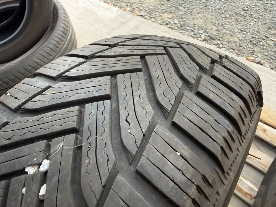 4бр. ОТЛИЧНИ Зимни Гуми 195/65R/15 -MICHELIN- DOT:0520- 6.2мм.+6.0мм.