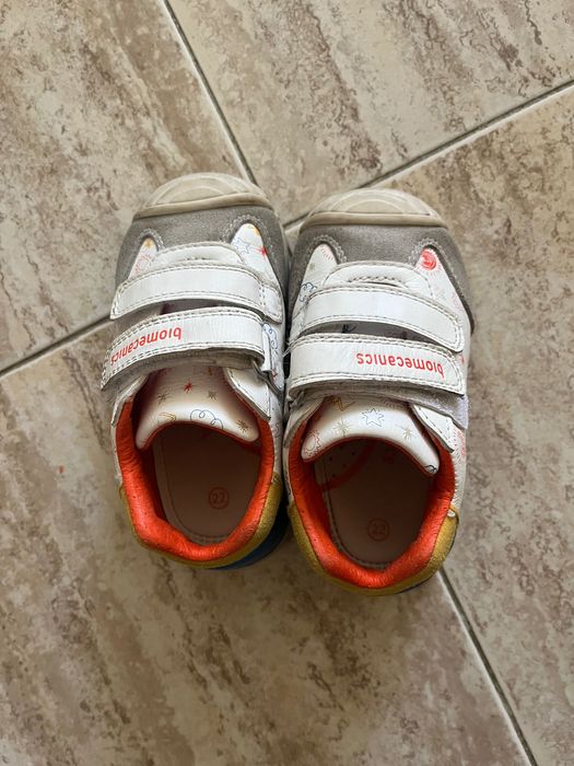 Продавам детски обувки Biomechanics 22 номер