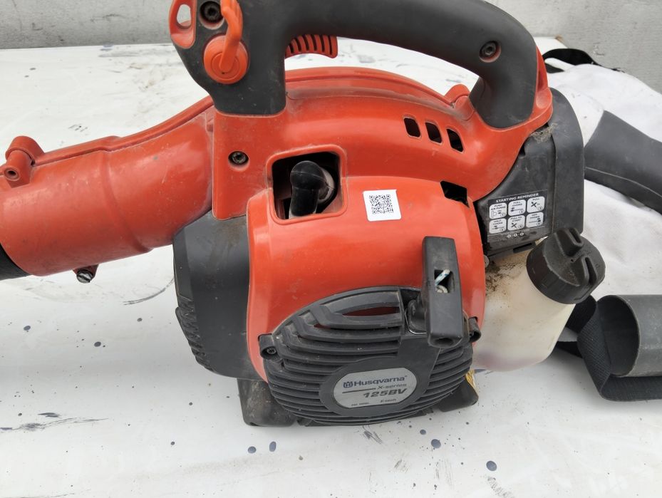 Suflanta și aspirator frunze cu tocător și sac