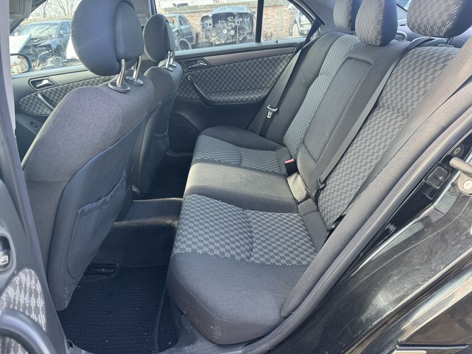 Мерцедвс w203 2.2 дизел 6 ск само на части