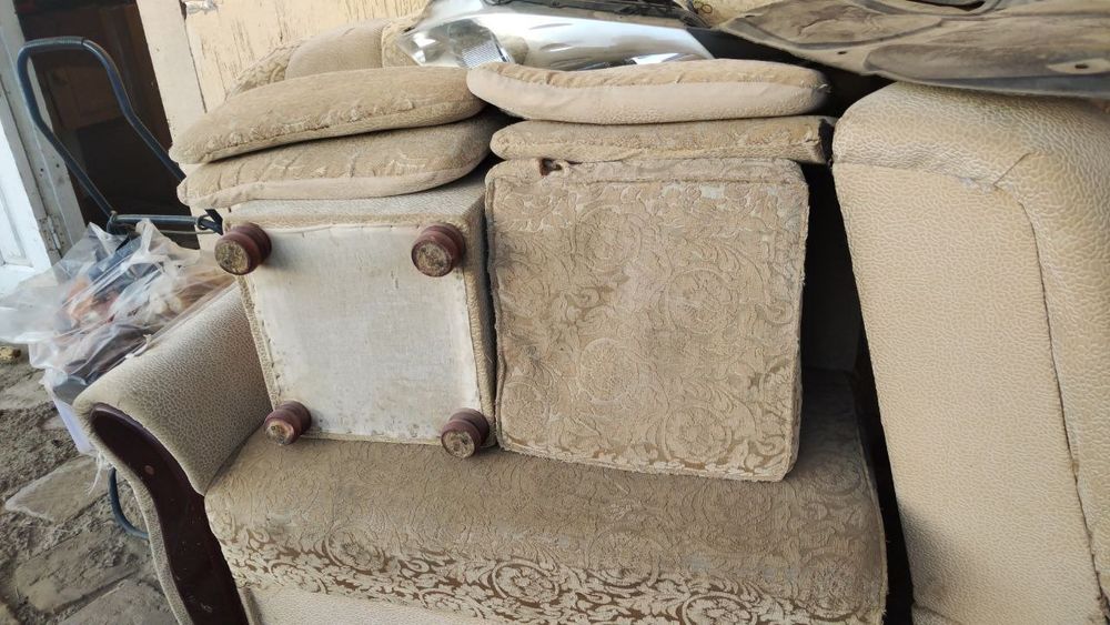 Диваны уголок тез сотилади