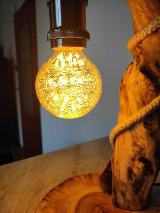 Нощна лампа от дърво