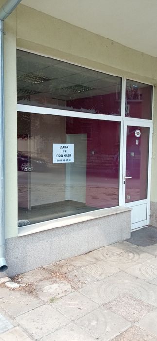 Дава се под наем Магазин в Враца, Център - 18 кв.м за 340 € - Снимка #2