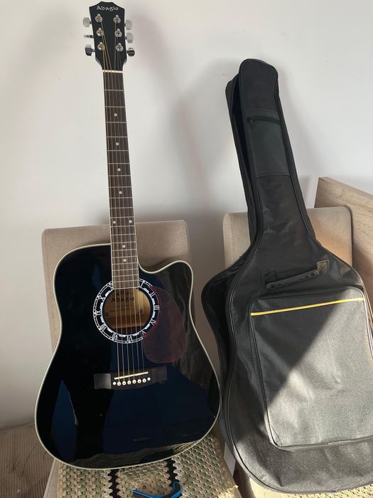 продам гитару почти новый