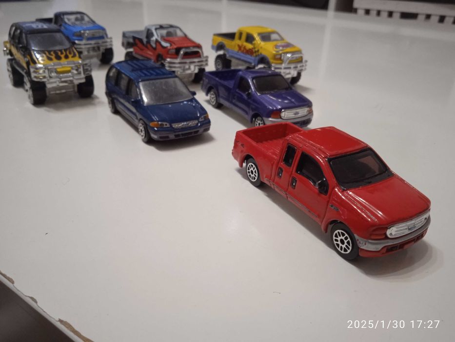 Метални колички 7 бр., Ford F series, Windstar. на Realtoy, 1:61- 1:64