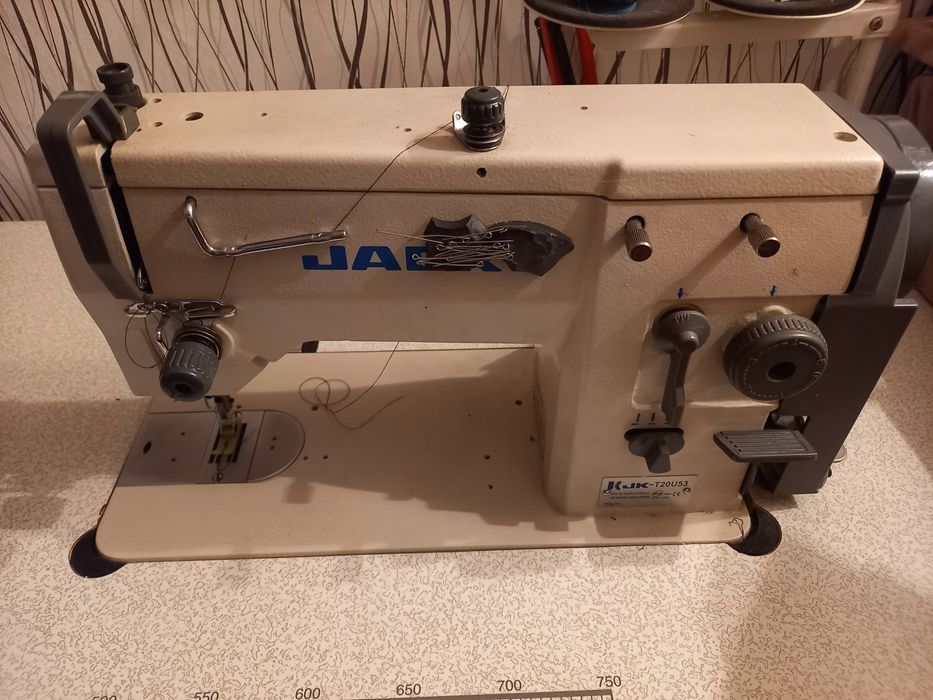 Продам швейную  машину.