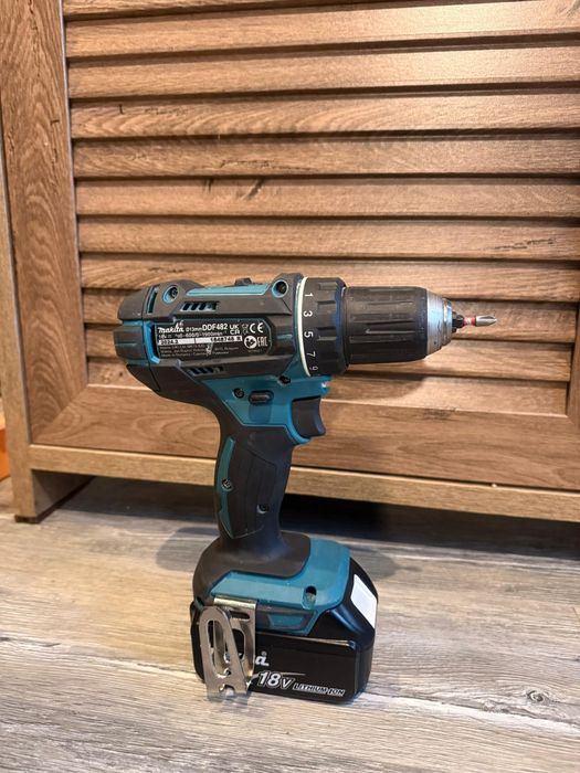 Mașină de găurit / înșurubat MAKITA DDF482 – an 2024 – aproape nouă