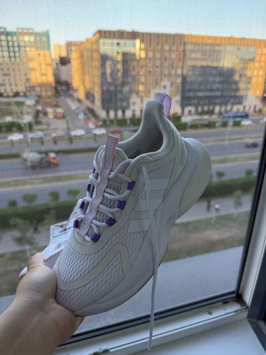 Продам кроссовки Adidas