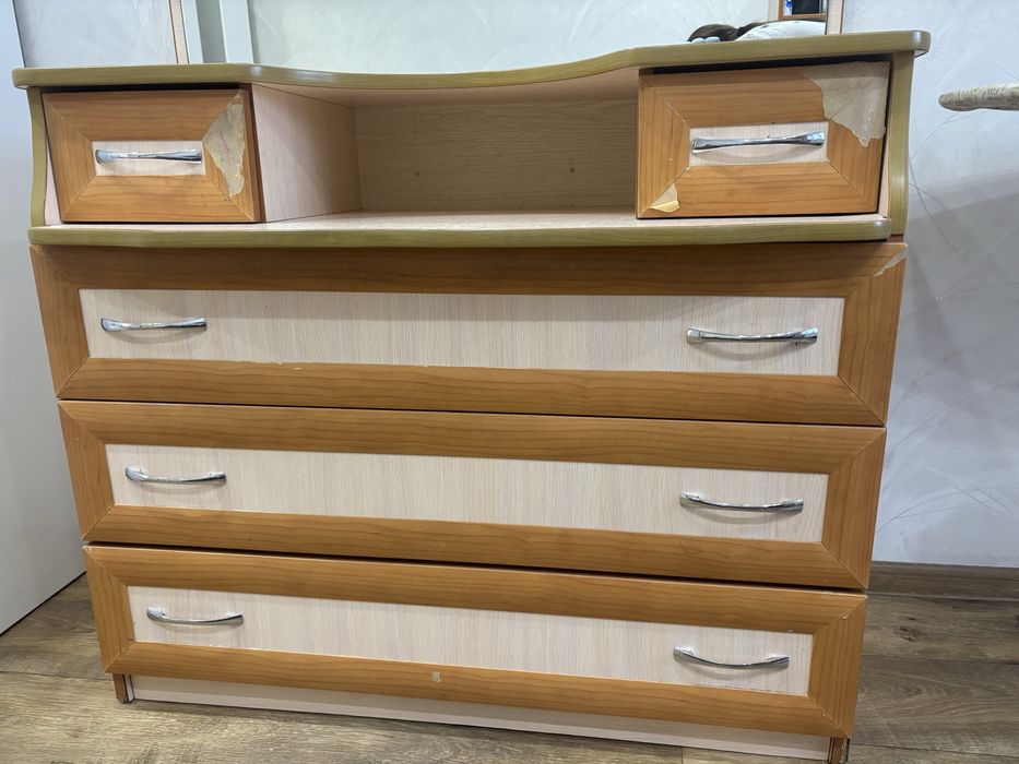 Продам трюмо / комод с зеркалом